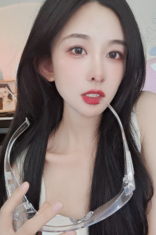 不戴奶罩的邻居